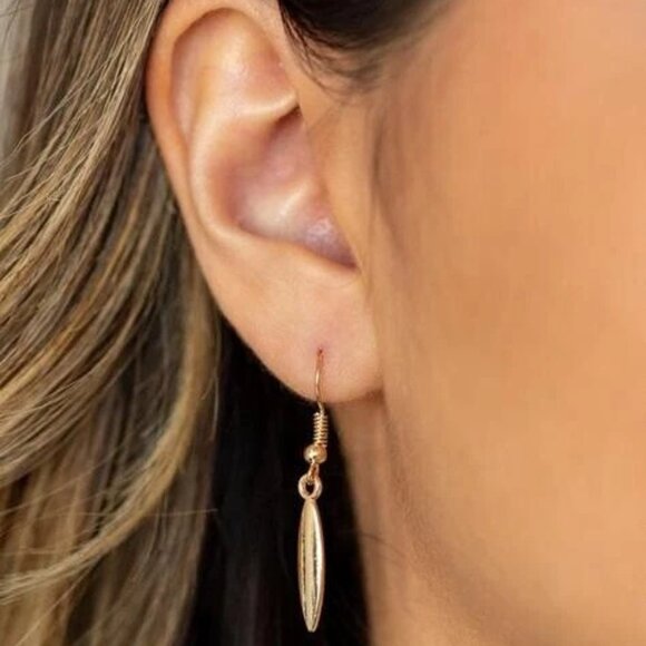 SoHo Style Gold Tone Necklace & Earrings - Picture 3 of 4